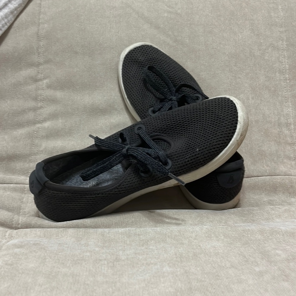 Gray Allbirds Low Top Tennis Shoes